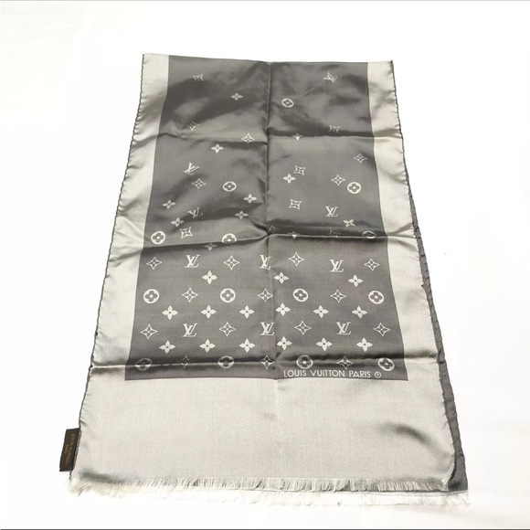 Authentic Louis Vuitton 💯 silk scarf - Picture 3 of 16